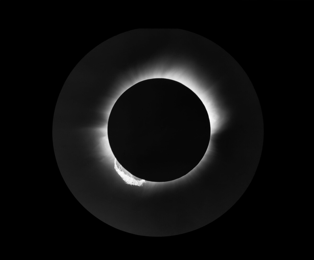 Solar Eclipse, 1919 Royal Observatory Greenwich SurfaceView